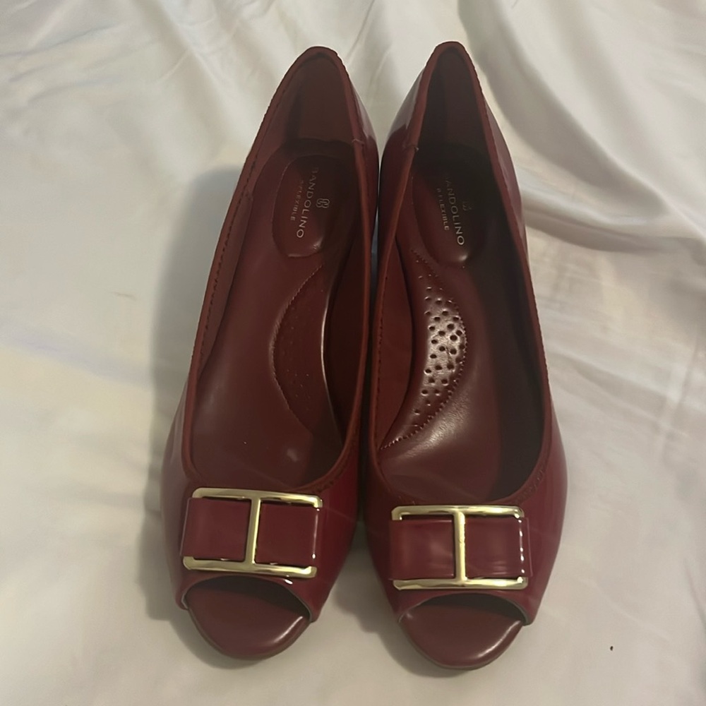 Peep toe wedge